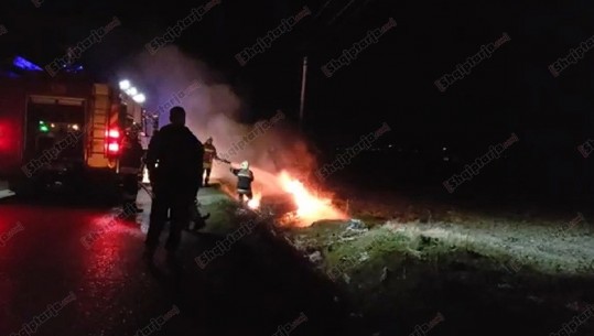 Makina del nga rruga dhe përfshihet nga flakët në Vlorë, drejtuesi shpëton e arratiset (VIDEO)