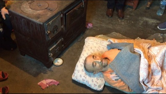 Fle në tokë në mungesë të një krevati për sëmundjen e rrallë...Familja e 50-vjeçarit apel për ndihmë (VIDEO)