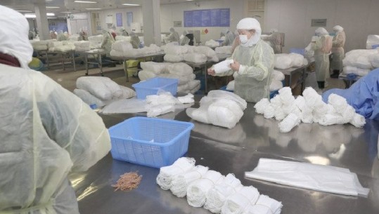 Koronavirusi, Kina zyrtare ka urdhëruar rritjen e prodhimit të maskave dhe veshjeve mbrojtëse, 1milion në ditë (FOTO)