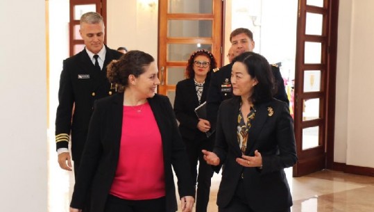 Ambasadorja e re e SHBA-së takon tre ministra: Amerika ju mbështet për integrimin dhe drejtësinë