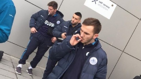 Fotografohen duke pirë duhan, reagon federata e Kosovës: Gjest i pahijshëm i futbollistëve