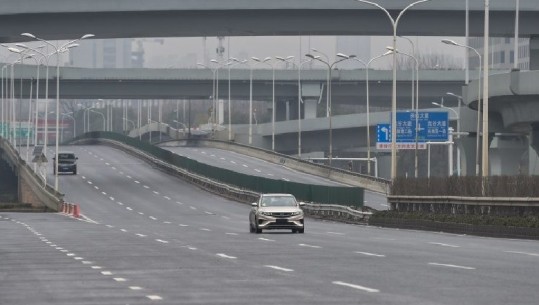 Koronavirusi në Kinë, kontrolle sanitar dhe rrugë të shkreta: Wuhan është kthyer në një qytet fantazmë (FOTO+VIDEO)
