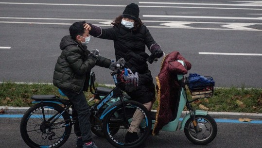 Fantazma e koronavirusit mbyll në megaqytetet e Kinës 60 milion njerëz (FOTOGALERI)