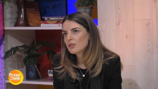 Kamela Islamaj: Më detyruan të merrja pjesë në “Ethet e Së Premtes”, talent-show më i mirë në Shqipëri… (VIDEO)
