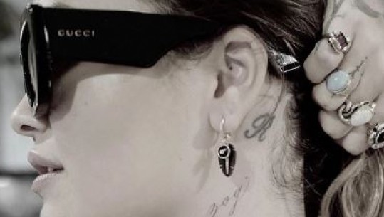 Rita Ora bën tatuazh në gjuhën shqipe dhe ka super domethënie...të gjithë do e gjeni veten (FOTO)