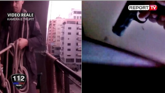 Të armatosur në banesë?! / 2 djem bllokohen në ballkonin e apartamentit (Pamje REALE nga ndërhyrja e policisë)