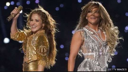 'T'i tregojmë botës se ç’mund të bëjnë dy vajza latine', Shakira dhe J-Lo ndezin skenën në Miami (VIDEO)