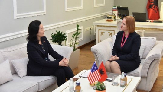 Ministrja Denaj takohet me Ambasadoren e SHBA,  Yuri Kim