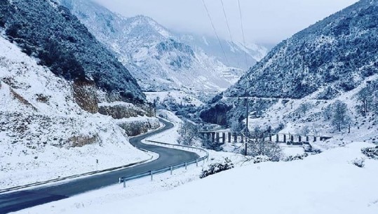 Reshjet e dëborës izolojnë disa fshatra në Dibër, probleme edhe me energjinë elektrike
