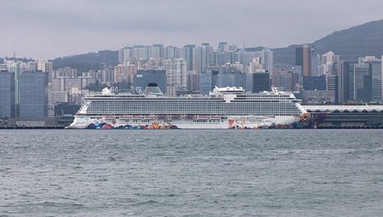Koronavirusi, në Hong Kong autoritetet vendosin në karantinë tragetin me 1800 pasagjerë në bord (FOTO)