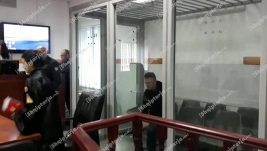 Durrës/ Vrau gruan me thikë për xhelozi, lihet në burg 45-vjeçari! Dëshmia: Vjehrri më tha se banesa ishte kthyer në vend të droguarish... (VIDEO)