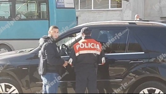 Benz dhe Jaguar, 11 makina luksoze u bllokuan në Gjirokastër