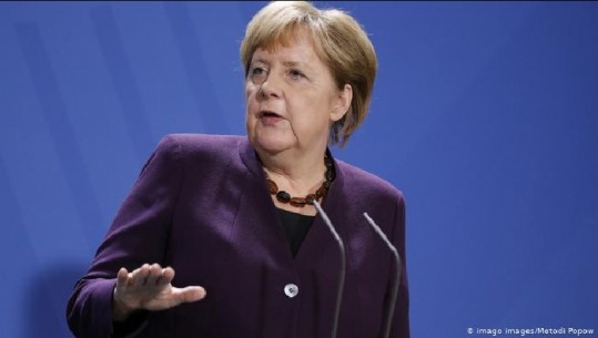 Kancelarja Merkel fton Albin Kurtin në Berlin