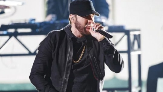 Eminem ndez skenën e  'Oscars', me këngën fituese të 17 viteve më parë (VIDEO)