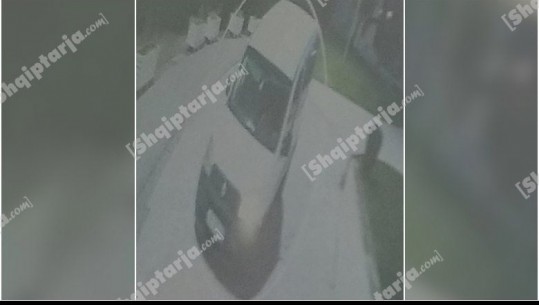 Foto nga kamerat e sigurisë, ky është furgoni që mori trupin e pajetë të Jan Prengës nga kompleksi 'Golden' në Shijak 