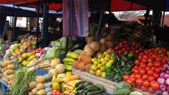 Prodhimet bujqësore, bien çmimet e perimeve, rriten të frutave