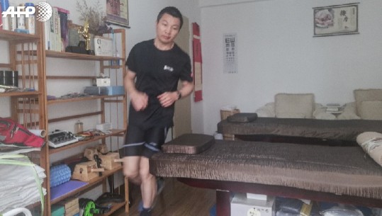 Koronavirusi, kinezi maratonë në shtëpinë e tij: 66 kilometra për 6 orë (VIDEO)
