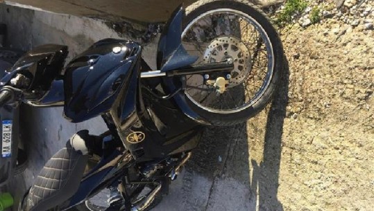 Po drejtonte motoçikletën i dehur! Kapet në Sarandë francezi me 105 mijë euro në çantë