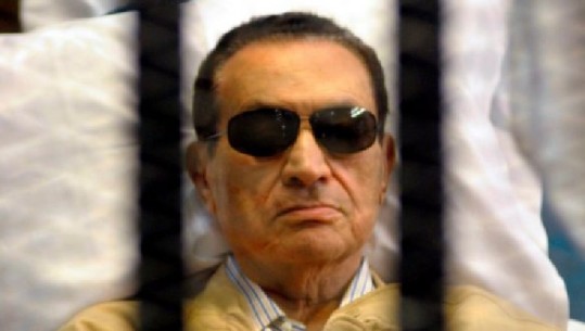 Vdes Hosni Mubarak, diktatori që sundoi Egjiptin për 30 vjet 