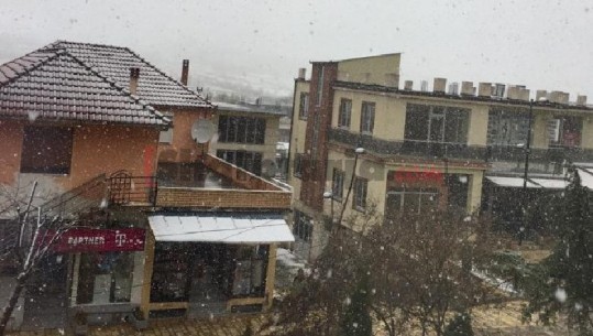 Reshje dëbore në Bulqizë, ulen temperaturat