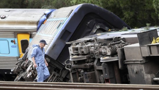 Pakistan, treni përplaset me autobusin, mbi 20 viktima, dhjetëra të tjerë të plagosur
