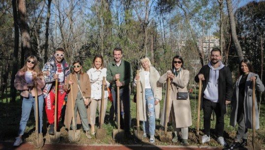 Një pemë për 100-vjetorin e Tiranës, Veliaj me blogerët shqiptarë: Mirënjohës që promovoni vendin