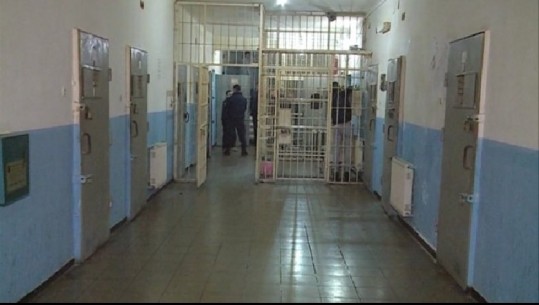 Vetëvaret në dush një i dënuar me burgim të përjetshëm në Burgun e Peqinit / EMRI