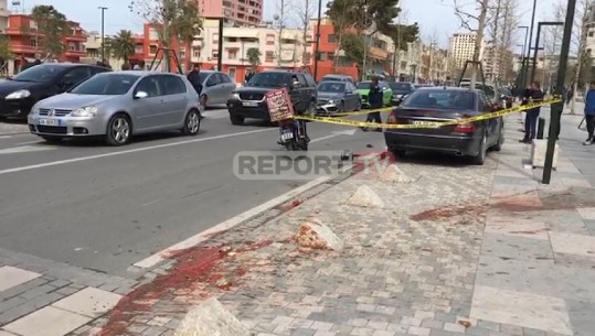 Bulevardi 'skuqet' nga salca, motori i picave përplas këmbësorin në Vlorë...Të dy në spital (VIDEO)