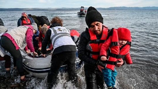 35,000 emigrantë përpiqen në hyjnë në Greqi dhe Europë. Josep Borrell: duhet të mbrojmë kufijtë tanë (VIDEO)