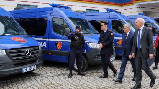 Gjermania dhuron 7 furgonë policie për FNSH/ Lleshaj: Pasuritë e sekuestruara nga krimi në dispozicion të Policisë së Shtetit (FOTO)