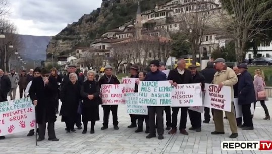 'Duaje, mos e lëndo!', të moshuarit e qendrës sociale Berat marshim sensibilizues kundër dhunës së grave (VIDEO)