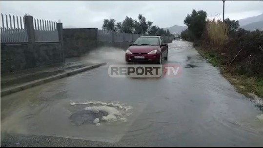 Moti i keq, rreth 50 banesa nën ujë në Elbasan! Banorët: Përmbytemi 5-6 herë në vit (VIDEO)