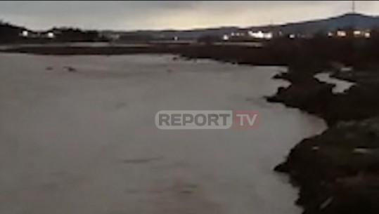 Pamje nga Lumi Shkumbin, ja sa është rritur niveli i ujit (VIDEO)