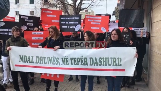 Durrës/ Shoqata e Grave për Problemet Sociale marshim paqësor: Ndal dhunës, më tepër dashuri! (VIDEO)