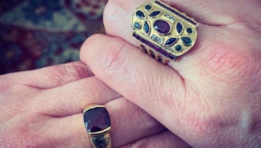 Kuptimi i fortë që kanë dy unazat e ambasadores Yuri Kim (FOTO)
