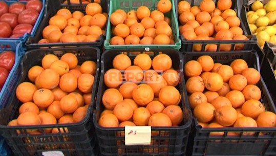 Korça nuk i rrit çmimet e fruta-perimeve! Disa tregtare ndalin punën (VIDEO)