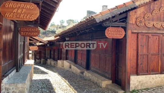 Zona turistike e Krujës e boshatisur, tur virtual në qytetin historik për ditët e vetëizolimit në shtëpi (VIDEO)