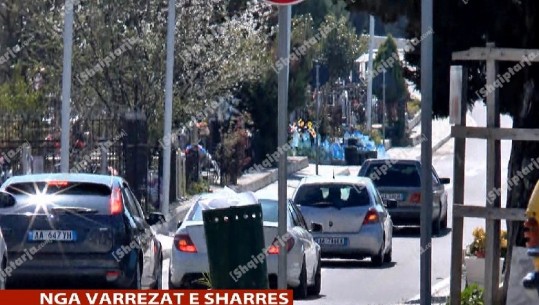 Si po zhvillohet një ceremoni mortore në kohë koronavirusi?! Vëzhgim tek varrezat e Sharrës (VIDEO)