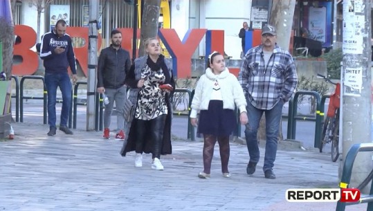 Pamje të frikshme nga Tirana/ Te 'Brryli' dalin shëtitje me familjen (VIDEO)
