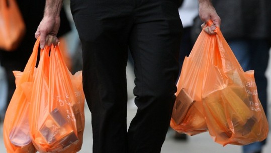 Ligji i ri në Kuvend, në 1 tetor ndalohet përdorimi i qeseve plastike në Shqipëri, gjobat për të gjitha kategoritë 