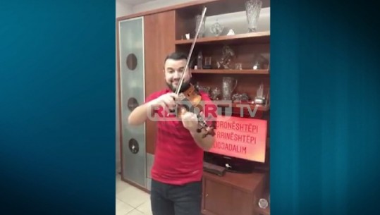 Tingujt që ngrohin shpirtin! Violinisti Flogert Shatraj muzikë shqiptare nga shtëpia (VIDEO)