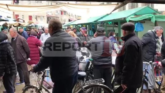 Në Shkodër si ditë e zakonshme, qytetarët mbushin plot tregjet dhe nuk respektojnë distancën