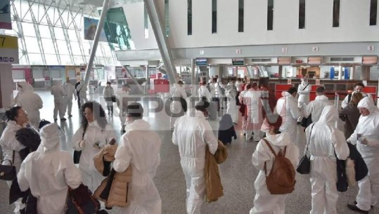 Aeroporti i Rinasit si kurrë më parë, 'pushtohet' nga heronjtë me bluza të bardha 