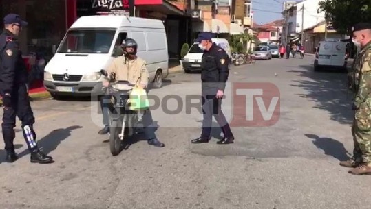 Lëvizje të reduktuara në qytetin e Shkodrës, policia dhe ushtria kontrolle qytetarëve për leje daljet (VIDEO)