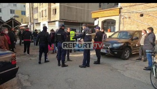 Mbyllet tregu i fruta-perimeve në Durrës! Tezgat do zhvendosen në sheshet e qytetit, tregtarët të pakënaqur (VIDEO)