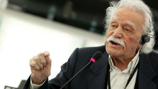 Vdes në moshën 98 vjeçare, Manolis Glezos, 5 vite më parë tha se të paktën 13 deputetë kishin prejardhje shqiptare