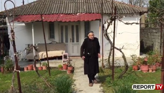 Në 'arrest shtëpie'! Historia e dy të moshuarve në Fier: Dola për bukë s'e jam vetëm, kërkova ndihmë, bashkia nuk erdhi (VIDEO)