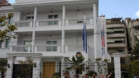 Ambasada britanike kritikon Kosovën: Nuk është koha për manovrime politike, por për bashkëpunim 