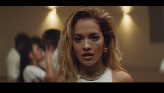 'Vuajtjet' e realizimit të një videoklipi! Rita Ora publikon prapaskenat e 'How to be lonely' 