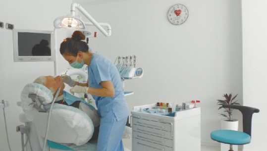 Kush hap klinikën dentare gjatë luftës me COVID-19, i hiqet licenca për 6 muaj